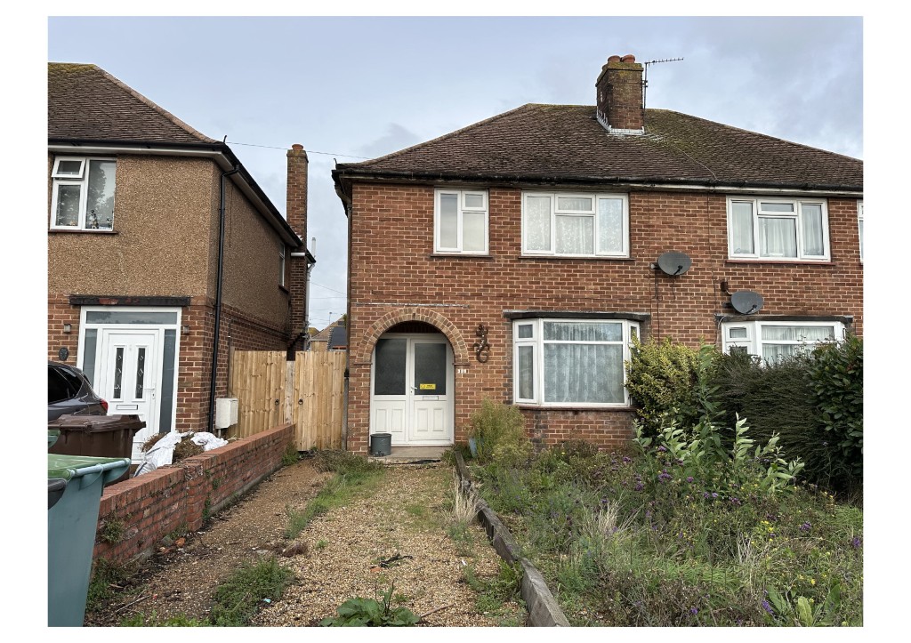 Lot: 171 - SEMI-DETACHED HOUSE WITH GARDEN TO FRONT AND REAR - Further External of Semi Detached Property